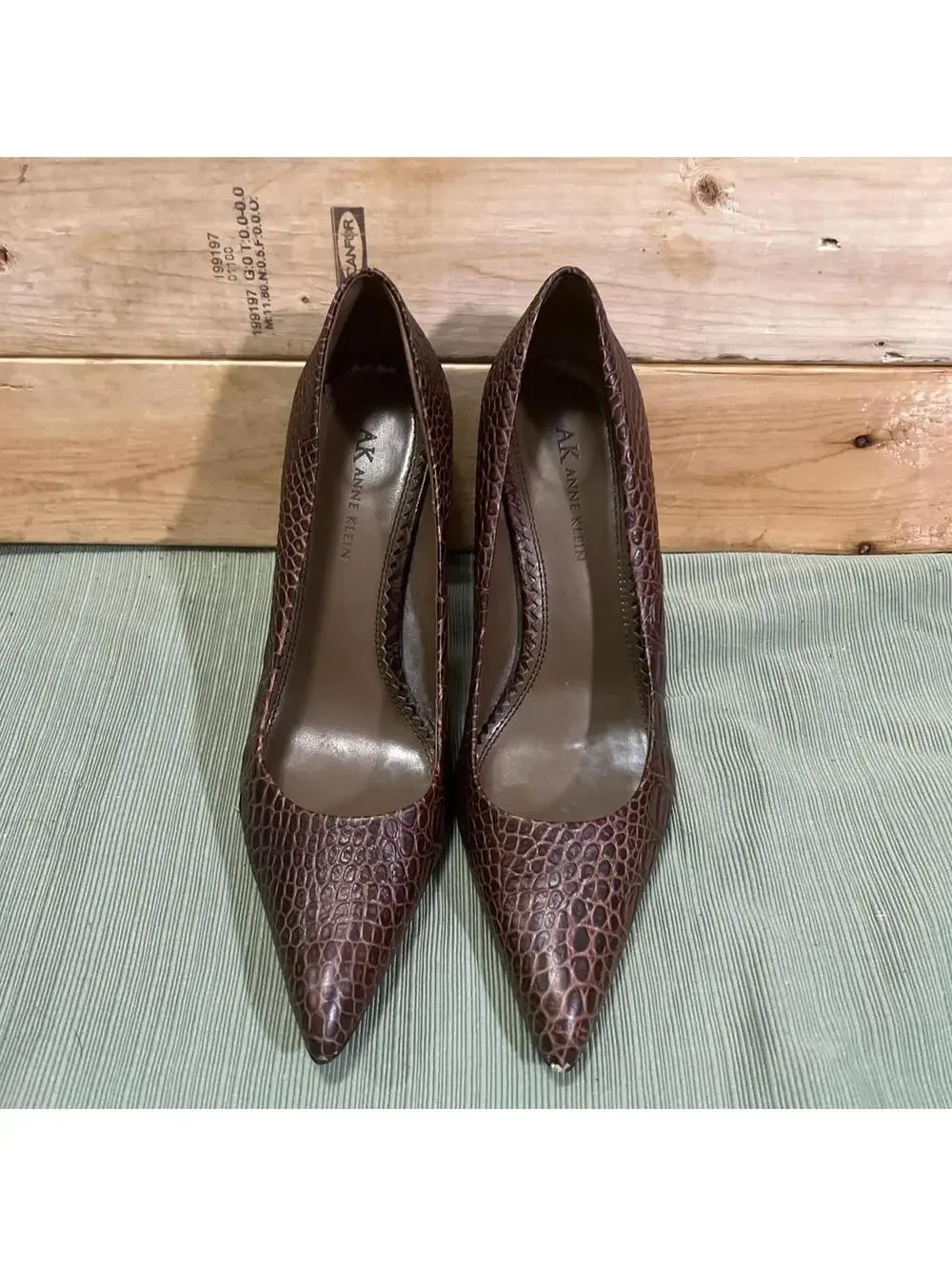 AK Anne Klein Macarbo Womens Croc Embossed Pointed Toe Heels Size 7.5 M